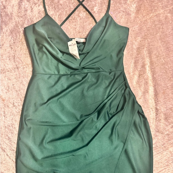 Elegant Green Evening Dress - Picture 3 of 7